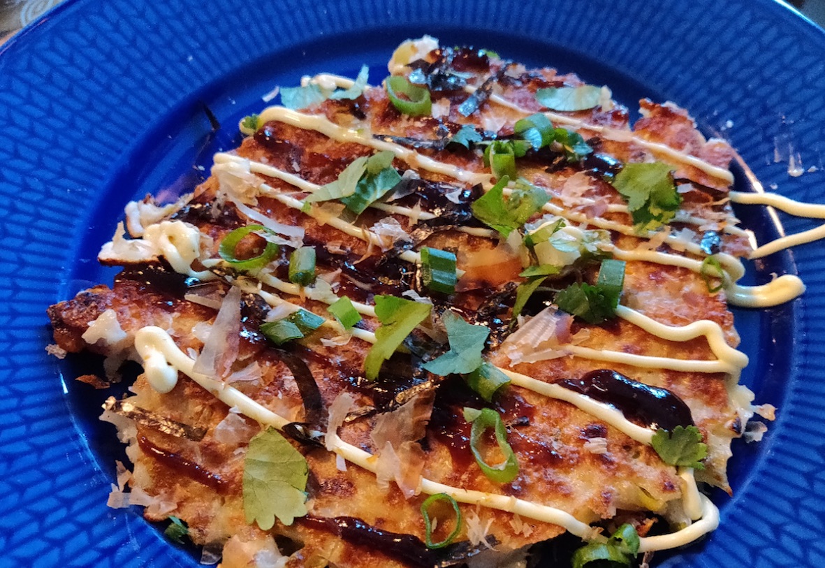 Okonomiyaki – japansk kålpannkaka